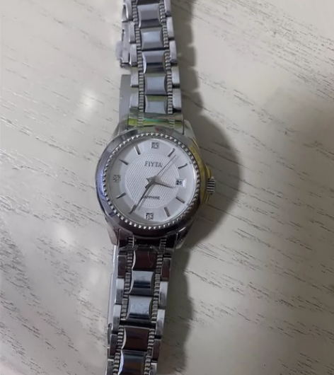 飞亚达女士手表，购于商场专柜，原价2000...