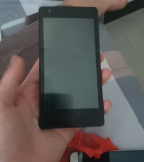 小米手机，开不了机了，当零件卖 感兴趣的话...