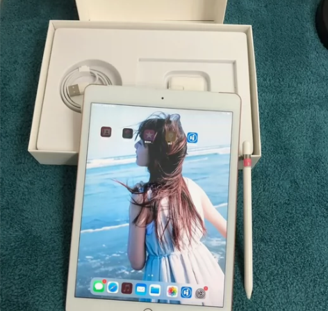 自用ipad 2019款 128g 插卡W...