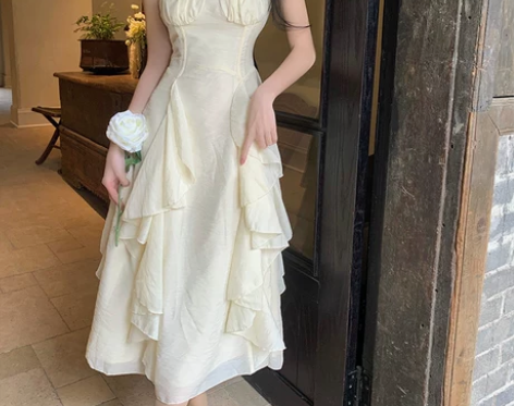 温柔风初恋系新款法式复古奶甜吊带别致连衣裙...