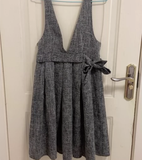 Puella家深V背带裙,花灰色很耐看,生...