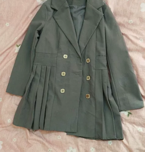 灰色学院风外套L， 胸围96cm， 长77...