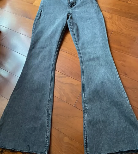 hollister高腰喇叭开叉牛仔裤 感兴...