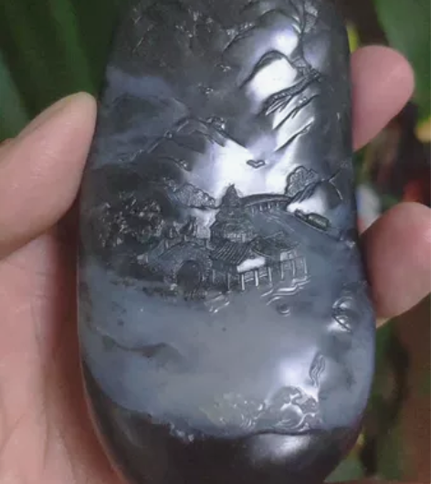 和田玉青花山水，青年玉雕大师蒲阳亲工雕刻，...