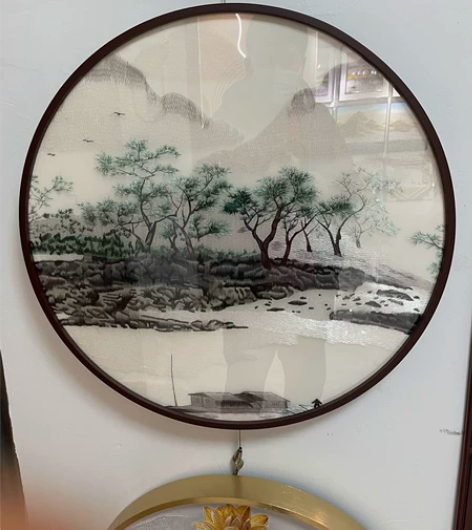 直径60圆画,刺绣画,实木框,铝合金框灯光...
