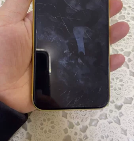 苹果11  256G超大内存， 新加坡版本...