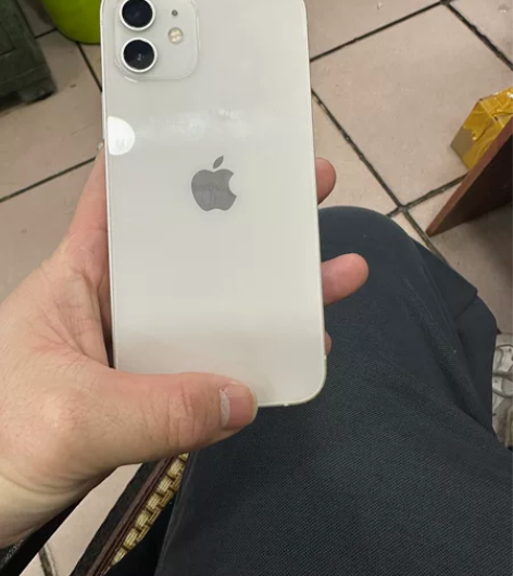 iPhone 12128G 国行 边框小磕...