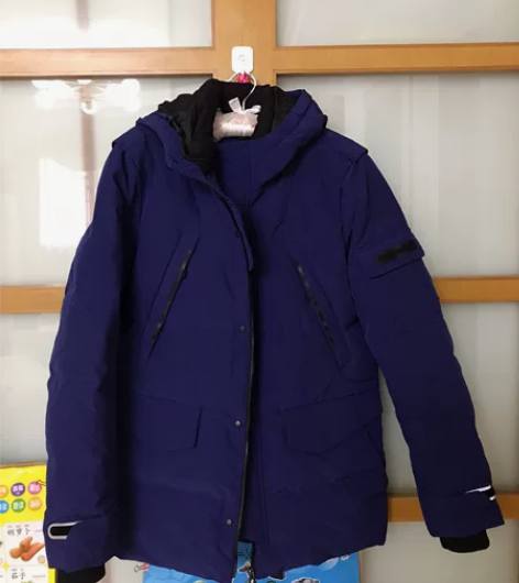 转手一件宝蓝色男士羽绒服，厚款，全新，Ｍ码...