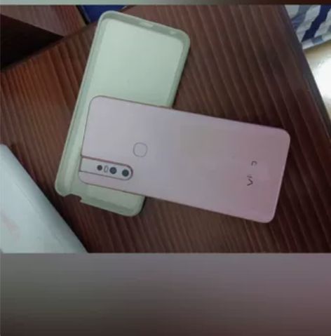 帮朋友出台vivos1女士自用手机，运行内...