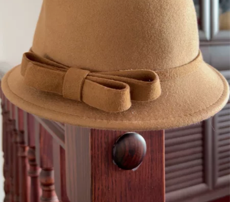 羊毛礼帽,价格不等,千鸟格的是全新带吊牌,...