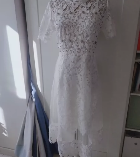 白色蕾丝连衣裙～M码 感兴趣的话点“我想要...