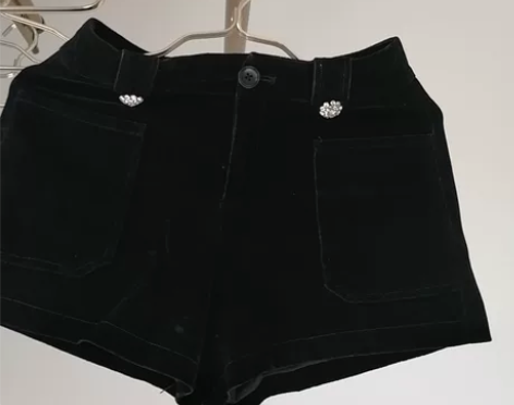 女士黑色绒布短裤M码 感兴趣的话点“我想要...