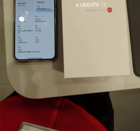自用小米13顶配12512白色99新，还在...