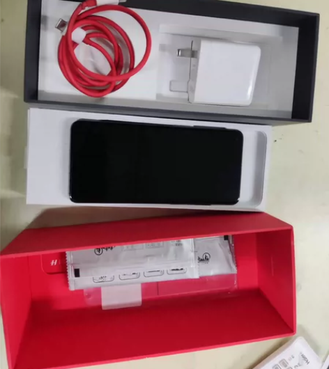 1+9pro  8+256自己用的手机，平...