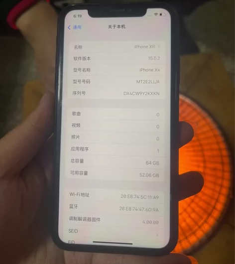 黑解xr。 64g，电池88，可配合卡贴使...