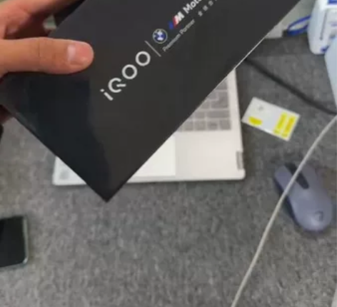 vivo iQOO 11 12GB+256...