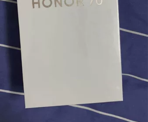 全新荣耀70 12+256 黑色；营业厅朋...