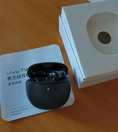刚买不到一周，在操场上跑步结果左耳掉进下水...