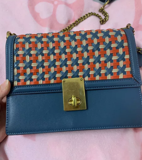 几乎全新蔻家同款雾霾蓝编织单肩斜挎包 买来...