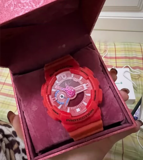 卡西欧电子手表G-shock 红色，很久以...