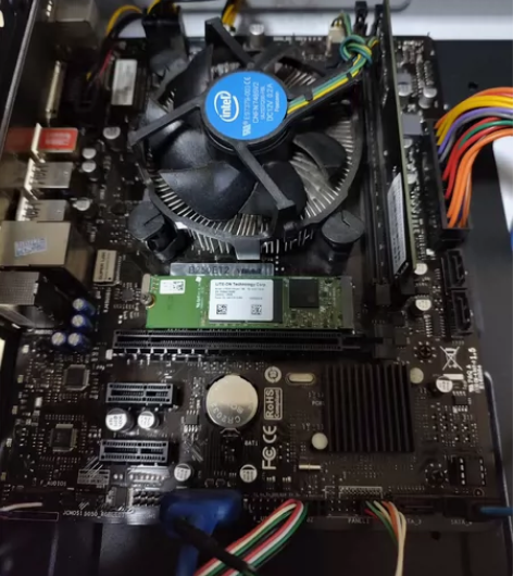 映泰b250et2主板 使用正常，还在机箱...