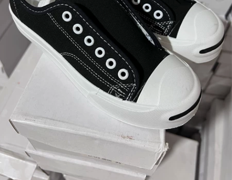 全新黑色帆布鞋板鞋，10元一双包邮 只剩3...