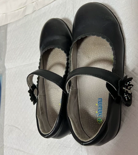 自家孩子穿得娃娃鞋，皮里皮面，穿着很舒服，...