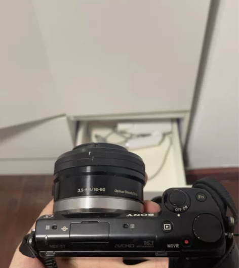 sony微单selp1650。换过镜头,其...
