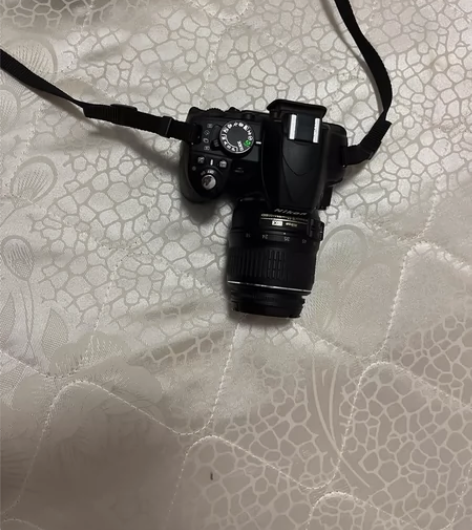 尼康单反d3100型号。 98新，买来出去...