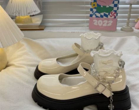 白色小皮鞋女英伦风甜酷高跟秋冬配裙子小众法...