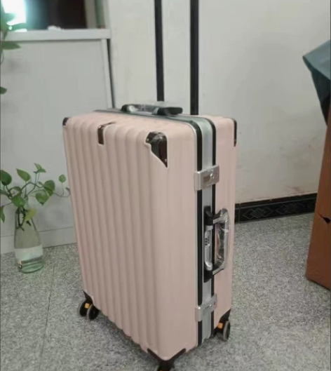 未拆封铝框28寸行李箱大容量密码箱可坐人静...