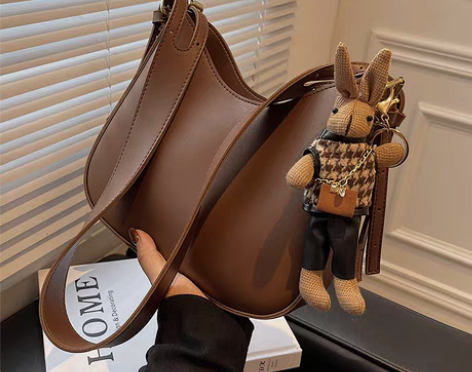 转卖只用过一次的包包，包太多了，便宜出！ ...