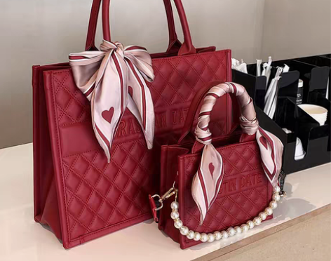 转卖2022红色包包女大容量2023新款潮...