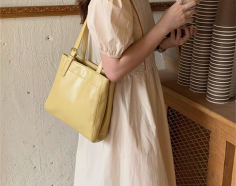 转卖包包2021新款轻便百搭手提腋下包小众...