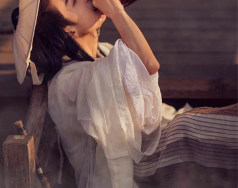 转卖个人出汉服,仅试穿过,全新,衣服材质特...