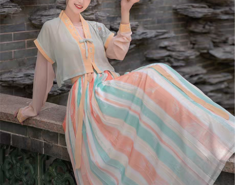 转卖价钱沟通 九曲阑珊原创梦蝶唐制褙子短衫...