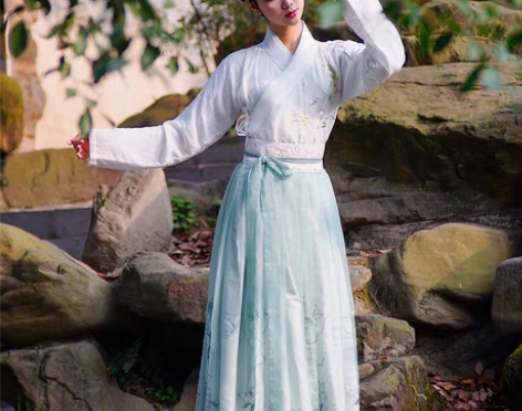 转卖都城南庄传统汉服原创绣花交领齐腰襦裙日...