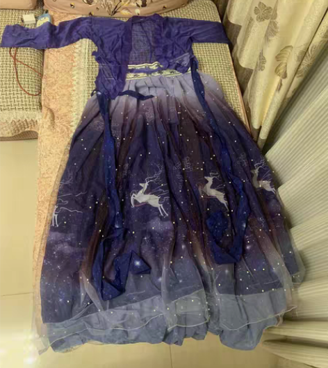 别人送的礼物 但是本人并不喜欢穿汉服 只在...