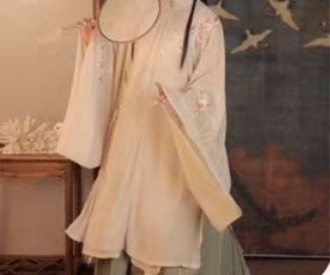 包邮只穿了两次，150块买的。因为学校的节...