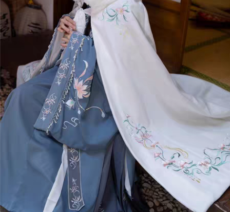 清梳原创凝香汉服斗篷女长款刺绣加绒加厚保暖...