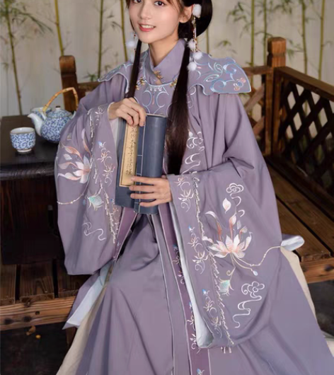 包邮M码！！ 明制汉服立领长袄刺绣云肩齐腰...