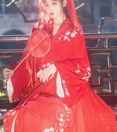 包邮五五年 汉服 全新送头饰。 感兴趣的话...