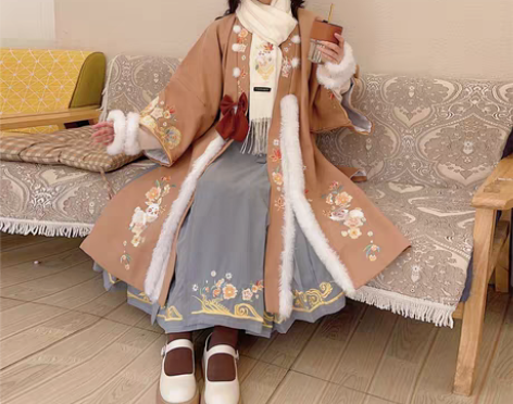 转卖汉旭宋制汉服女冬季汉元素套装枫花雪兔长...