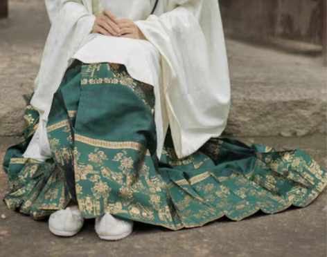 转卖【霜华汉服】#汉服#    #明制# ...