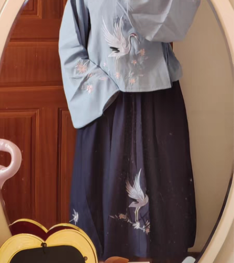 包邮千韵岗汉服 M码，但是穿S码汉服穿着正...