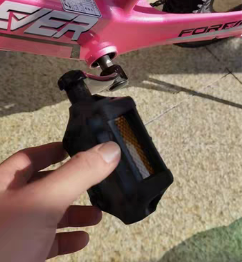 永久牌自行车，应该是20寸，99成新，划痕...