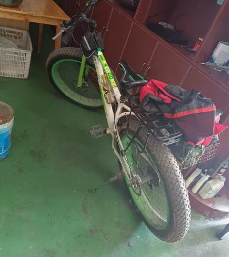 山地车,大轮胎,吃了几年灰了,便宜出 感兴...