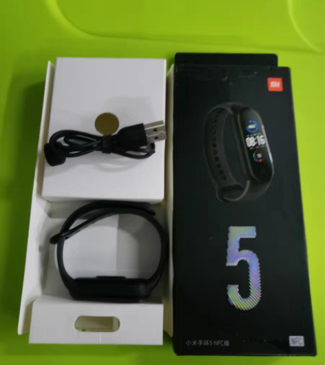 小米手环5NFC版，黑色，成色看图吧！屏幕...