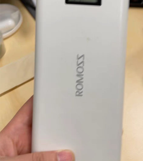 罗马仕充电宝，很耐用。低价出 感兴趣的话点...