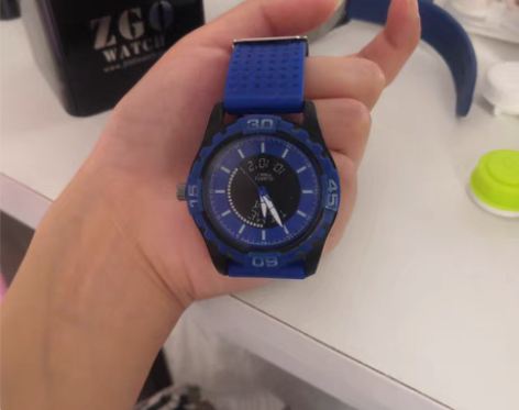 包邮男款手表   一共两款 第一款八九成新...